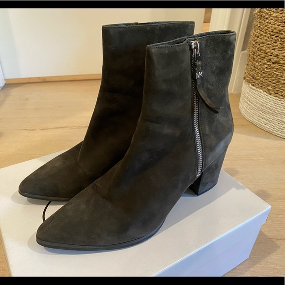 Micheal Kors Boots - Picture 2 of 4